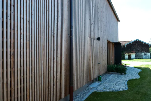 massivholzhaus, massivholz, holzhaus, holzhausbau, hausbau, holzbau, efh, einfamilienhaus, einfamilienhaus aus holz, holzfassade, vorgehaengte holzfassade
