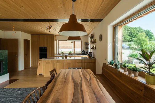 massivholzhaus, massivholz, holzhaus, holzhausbau, hausbau, holzbau, efh, einfamilienhaus, einfamilienhaus aus holz, kueche, kueche aus holz, holzkueche, laerche