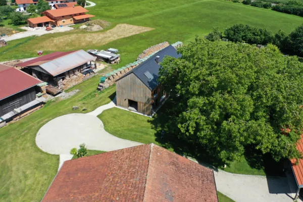 massivholzhaus, massivholz, holzhaus, holzhausbau, hausbau, holzbau, efh, einfamilienhaus, einfamilienhaus aus holz, holzfassade, vorgehaengte holzfassade