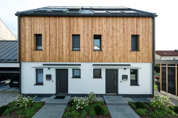 doppelhaus, doppelhaeuser, mehrfamilienhaus, mfh, doppelhaushaelfte, holzfassade, holzverkleidung, thoma holz100