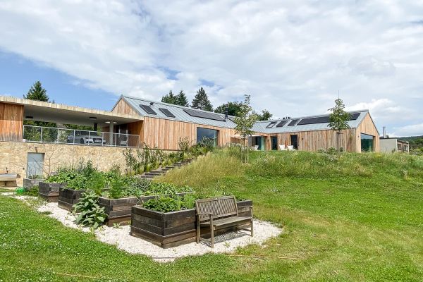 Thoma Holz100 Haus, Haus außen, Außenansicht, Haus mit Garten, Massivholzbau, Holzhaus