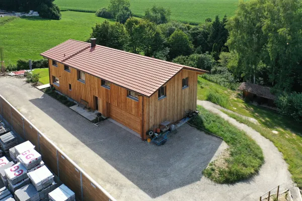 massivholzhaus, massivholz, holzhaus, holzhausbau, hausbau, holzbau, efh, einfamilienhaus, einfamilienhaus aus holz, holzfassade, vorgehaengte holzfassade
